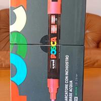 confezione di pennarelli uniposca