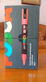 confezione di pennarelli uniposca