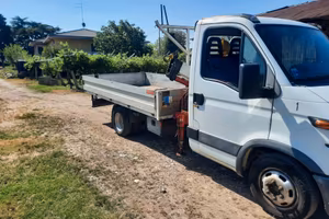 Iveco Daily 35C13A con Gru 450kg – Cassone 6,98m