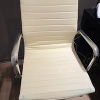 Poltrona in pelle girevole