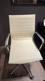 Poltrona in pelle girevole