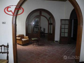 Villa di 150 m² con più di 5 locali e box auto a M