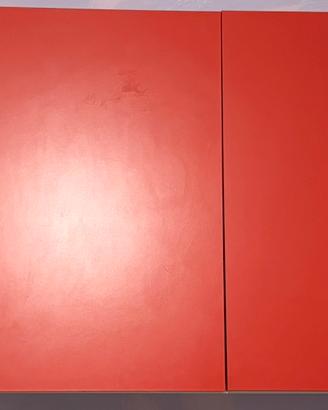 armadio pensile rosso e bianco