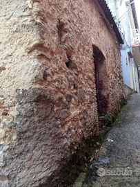 Stabile/Magazzino 20mq Vena Inferiore