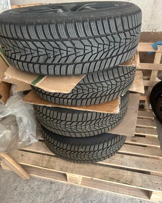 Cerchi completi 225/60/18” Toyota, invernali