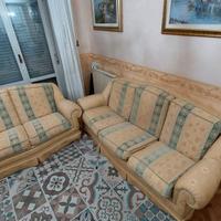 divani 3 posti e 2 posti tenuti bene 