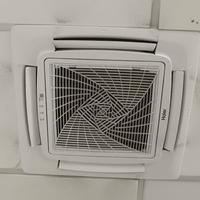 Condizionatore da soffitto con unità esterna