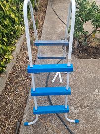 scaletta per piscina
