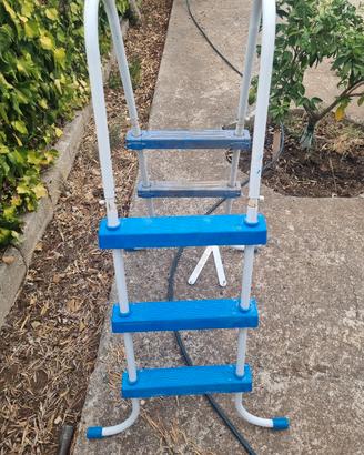 scaletta per piscina