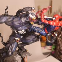 Figure Venom vs Spiderman in resina dipinta a mano
