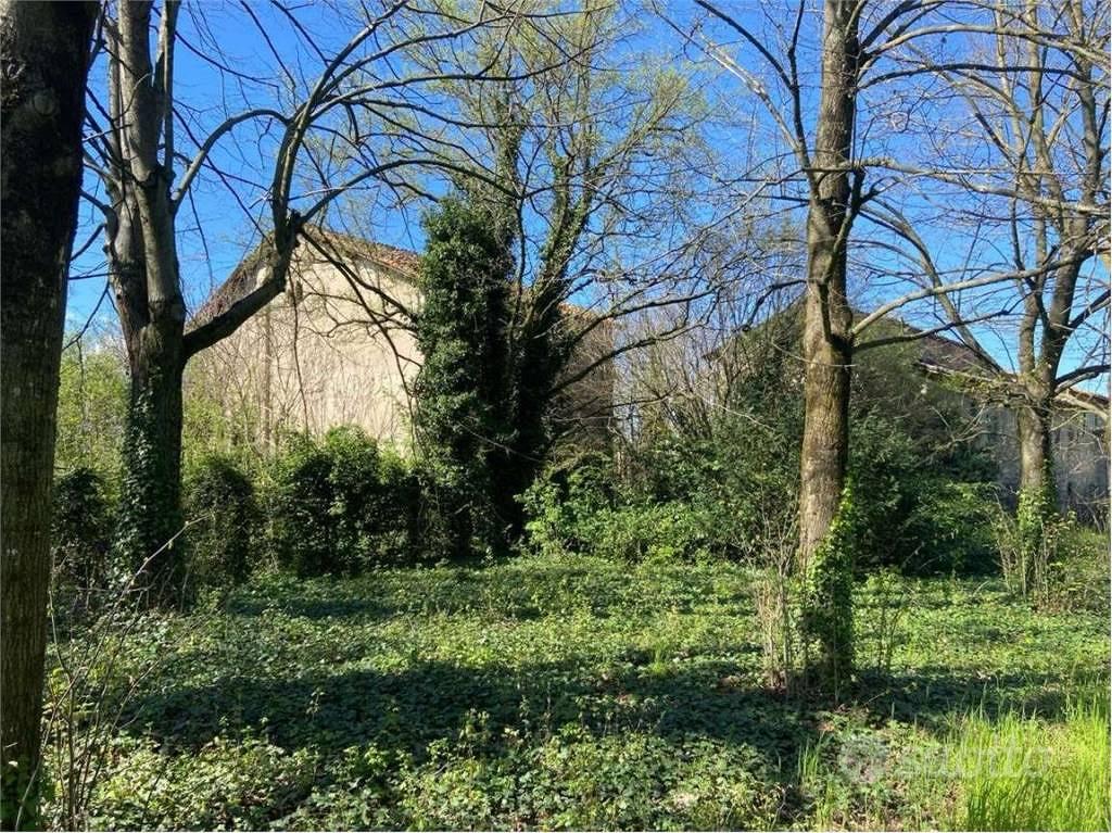 Rustico / Casale di 1083 m² con più di 5 locali a - Vista 4