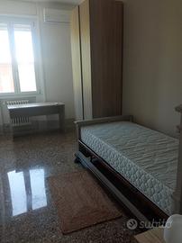 Bella camera singola per studentessa