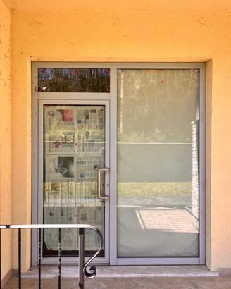 Infissi commerciali in alluminio e doppio vetro
