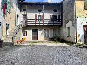 CASA DI CORTE A CORNO DI ROSAZZO