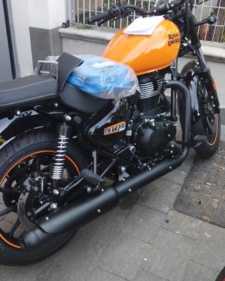 Royal Enfield Meteor 350 Fireball  "Orange"