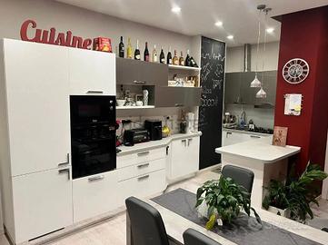 Trilocale arredato con box auto - Mirafiori Sud