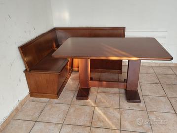 Tavolo con panca ad angolo in legno massello