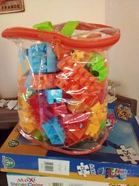 gioco costruzioni bambino