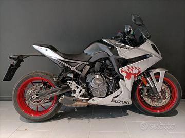 Suzuki GSX-8R OPERAZIONE 50%