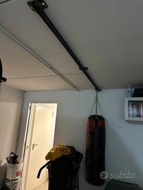 Sacco da boxe con corsia