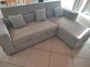Divano letto con penisola, praticamente nuovo