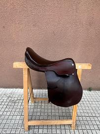 sella inglese in cuoio marrone