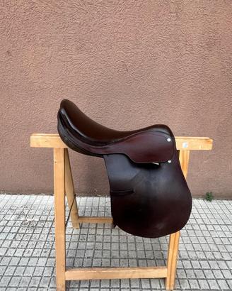 sella inglese in cuoio marrone