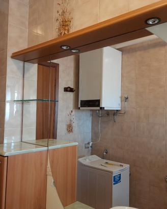 Mobile bagno con specchio ed illuminazione