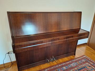 Splendido pianoforte Petrof