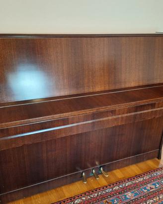 Splendido pianoforte Petrof