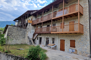 Rustico semi-ristrutturato, Fastro (VI)