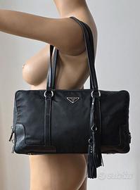 Originale PRADA, borsa vacchetta e re-nylon nera