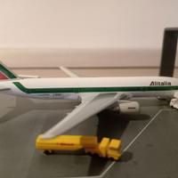 Alitalia Boeing 777-200 - Diorama Completo