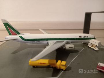 Alitalia Boeing 777-200 - Diorama Completo