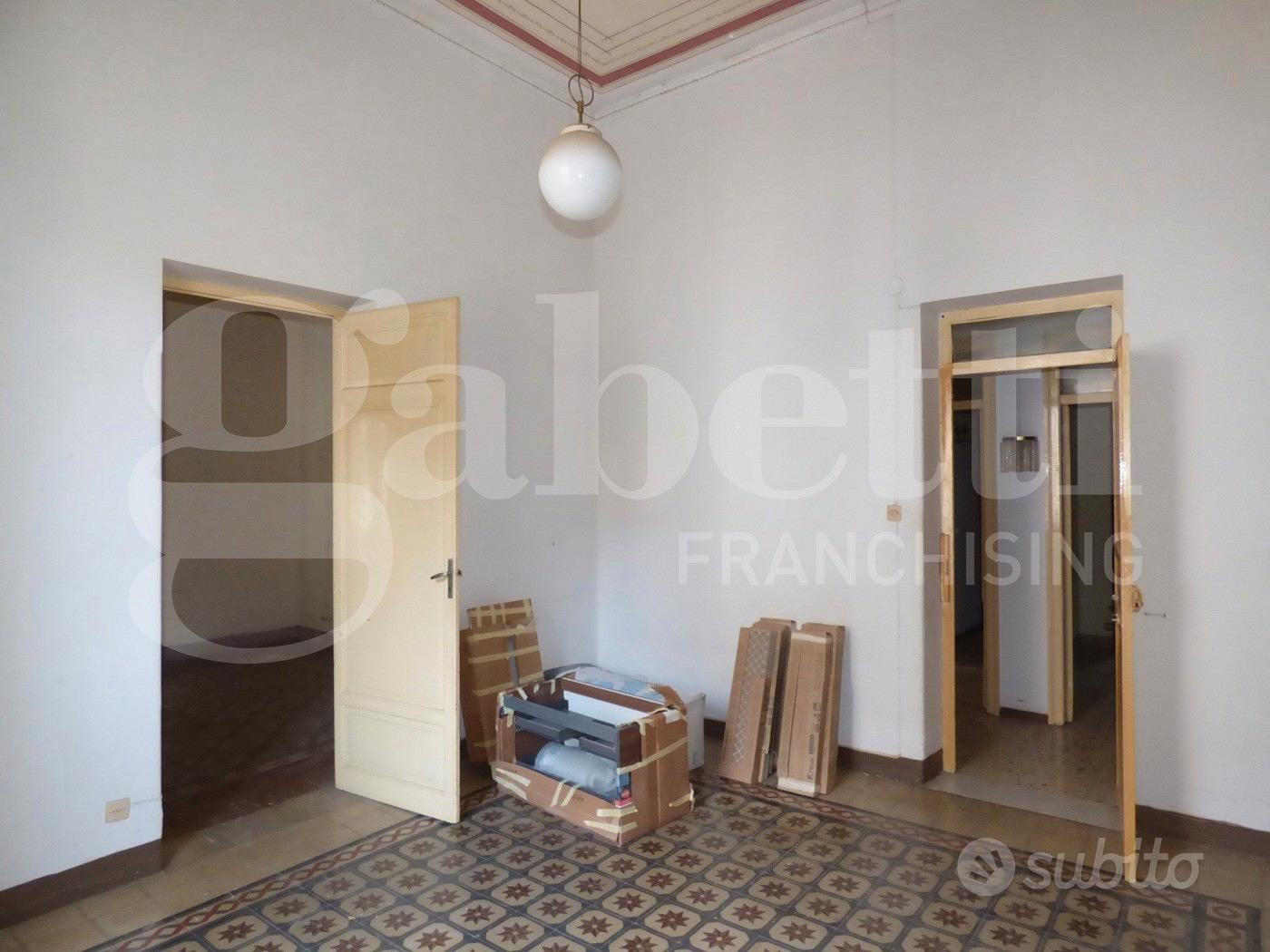 Sferracavallo in Palazzina Liberty 6 vani 153 mq - Vista 4