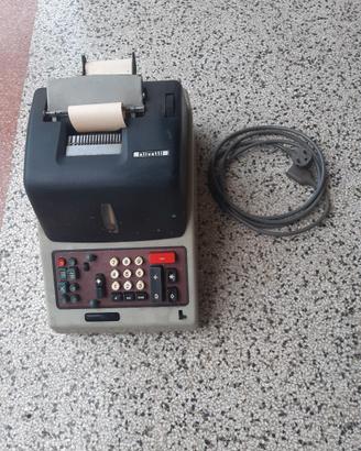 Vecchia calcolatrice olivetti