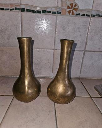 Antichi vasetti in bronzo