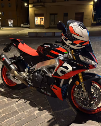Aprilia Tuono V4 FACTORY Akrapovic accessoriata