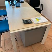 N. 3 scrivanie per ufficio/arredo camere studenti
