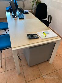 N. 3 scrivanie per ufficio/arredo camere studenti