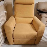 Poltrona gialla reclinabile