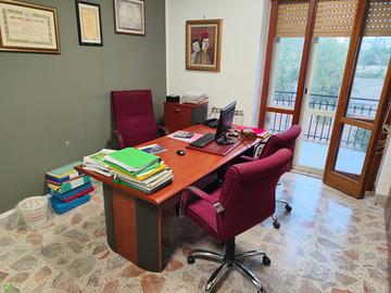 Scrivania studio professionale