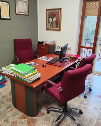 Scrivania studio professionale