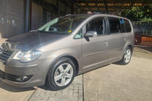 Volkswagen Touran 1.9 TDI DSG 7 POSTI
