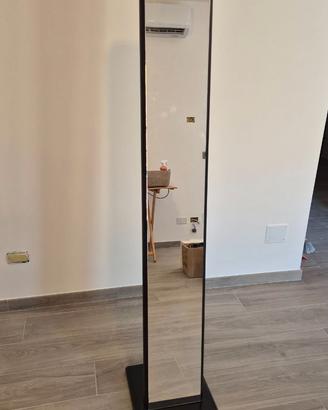 Specchio con attacca panni a colonna