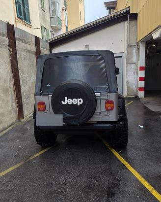 Jeep wrangler 2500 benzina
