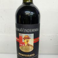 bottiglia di vino Monferrato rosso novello 