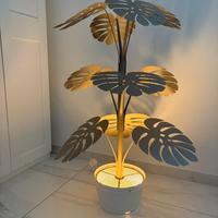 Piantana design moderno con luce LED – come nuova