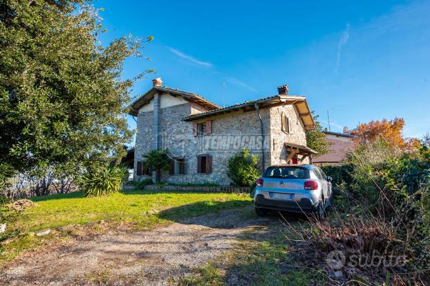 Splendida casa di montagna situata in zona tranqui