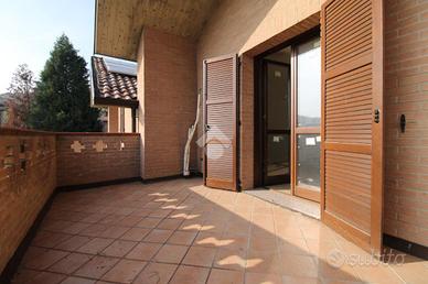 VILLA A SCHIERA A CASTELLARANO